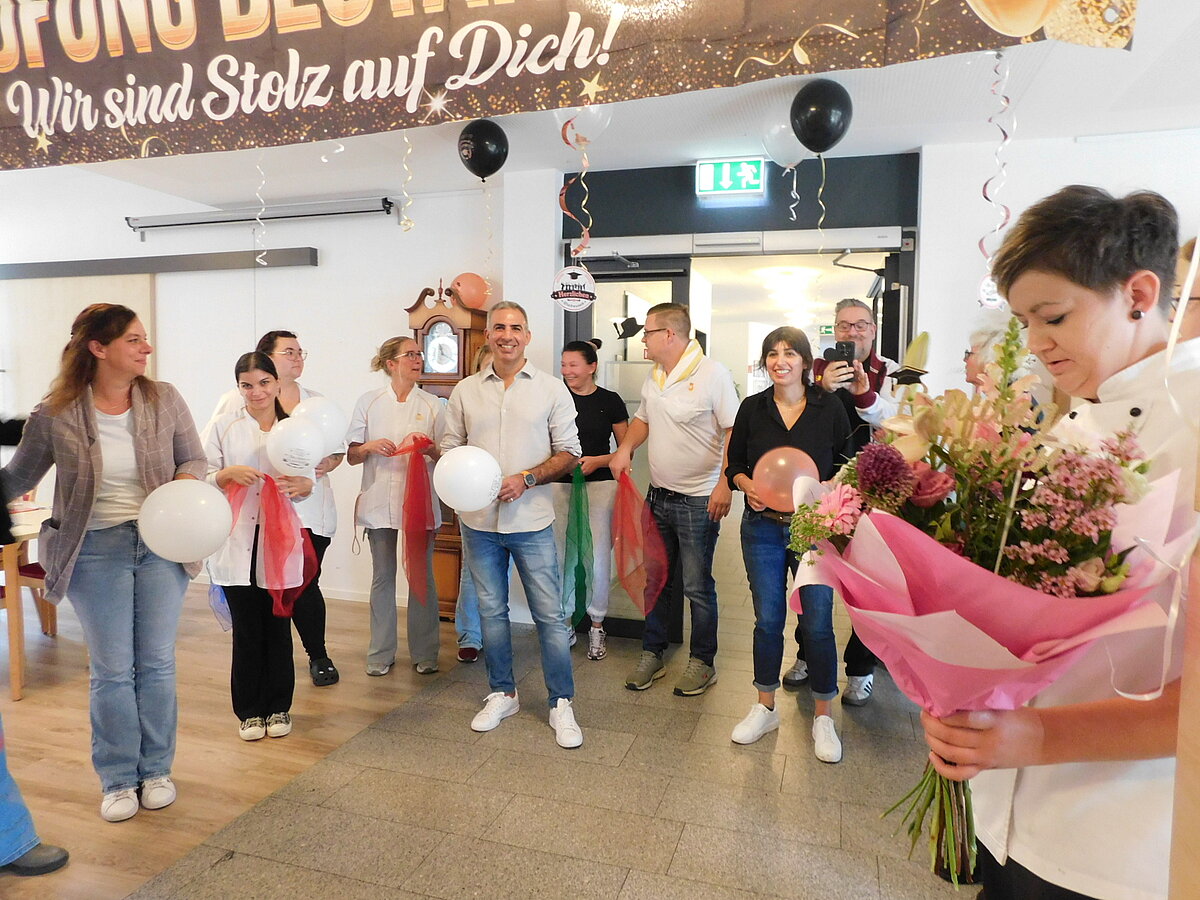 🎉👩‍🍳 Prüfung bestanden – unsere Küchenchefin kann’s einfach! 👩‍🍳🎉
